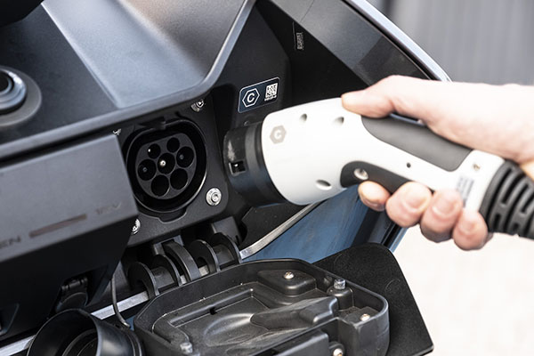 carga de bateria moto electrica con enchufe mennekes